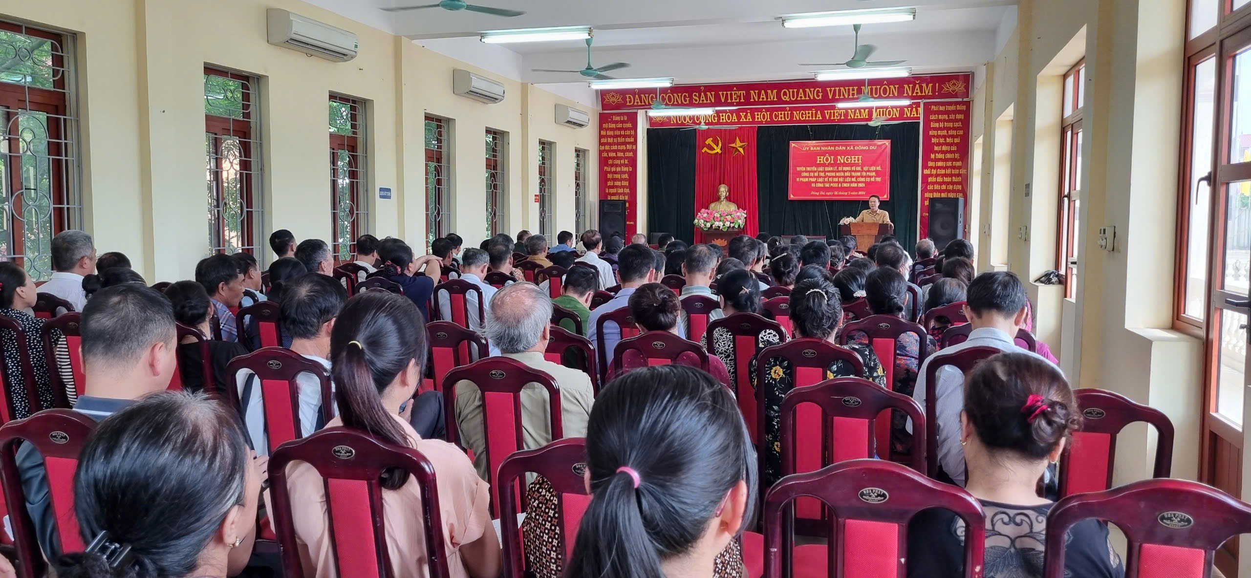 UBND xã Đông Dư tổ chức Hội nghị tuyên truyền Luật quản lý, sử dụng vũ khí, vật liệu nổ, công cụ...